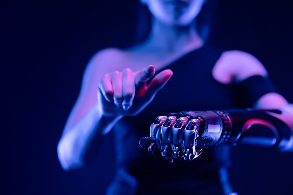 Braccio robotico futuristico che rappresenta l'innovazione